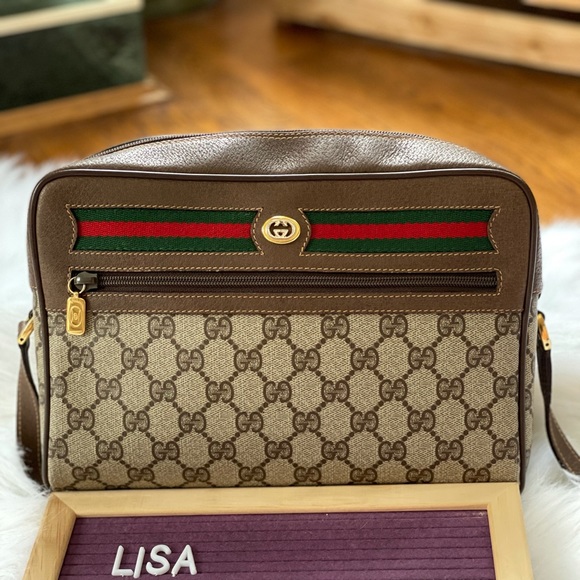 Gucci Handbags - 💕Vintage GG Crossbody Bag